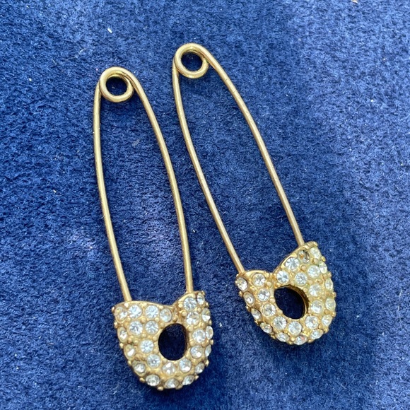 Karl Lagerfeld Paris
Gold-Tone Pavé Safety Pin Drop
Earrings - Picture 3 of 3